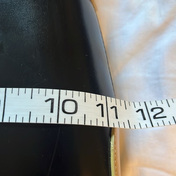 NWOT! Daniela Moda Black and Beige Leather Handbag. - Picture 5 of 11